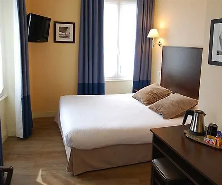 Des Marins, Hotel