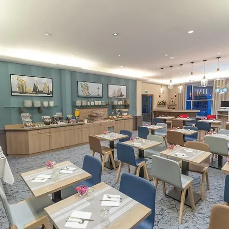 Des Marins, Hotel