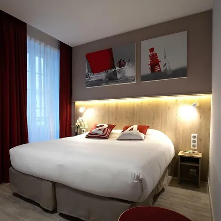 Des Marins, Hotel